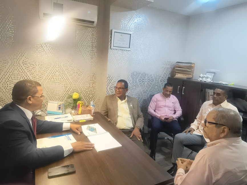 Reserva de la Policía Nacional y Centro Médico Dominico Cubano fortalecen alianza para garantizar salud de alta calidad a Pensionados