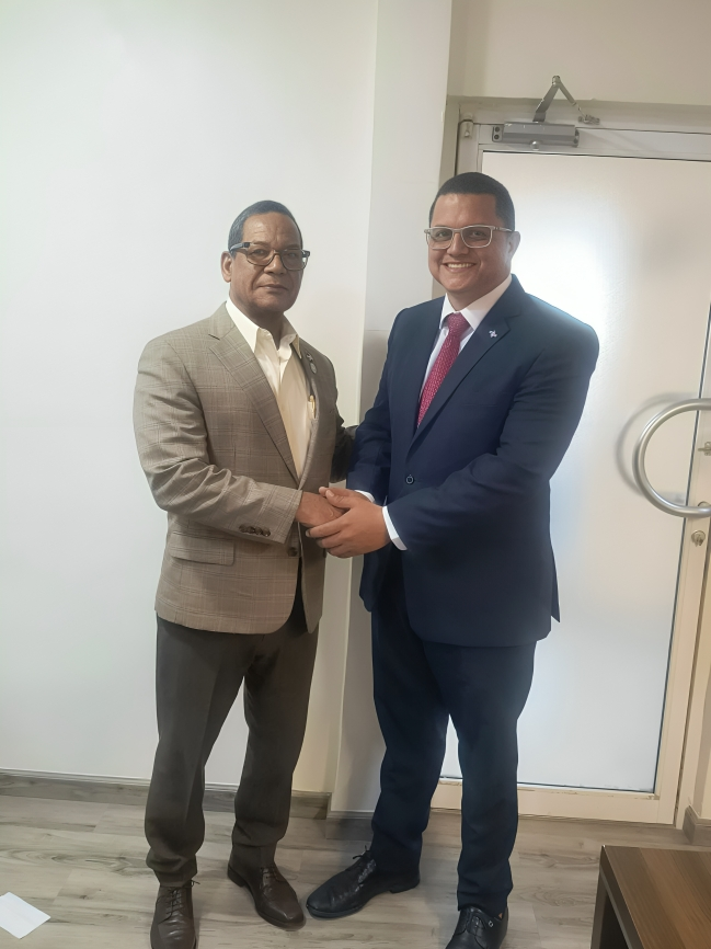 Reserva de la Policía Nacional y Centro Médico Dominico Cubano fortalecen alianza para garantizar salud de alta calidad a Pensionados