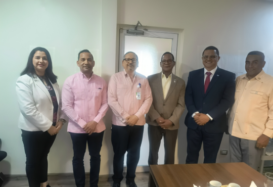 Reserva de la Policía Nacional y Centro Médico Dominico Cubano fortalecen alianza para garantizar salud de alta calidad a Pensionados