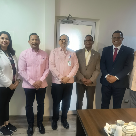 Reserva de la Policía Nacional y Centro Médico Dominico Cubano fortalecen alianza para garantizar salud de alta calidad a Pensionados