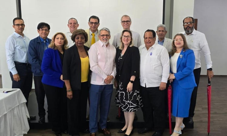 ADOFEM y OPS abordan proyectos de salud y formación de recursos humanos