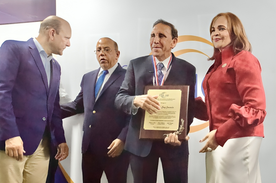 Reconocen a ocho personalidades destacadas en el sector salud del país