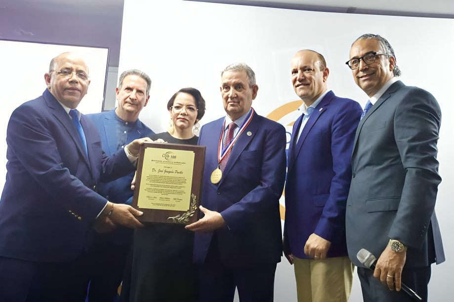 Reconocen a ocho personalidades destacadas en el sector salud del país