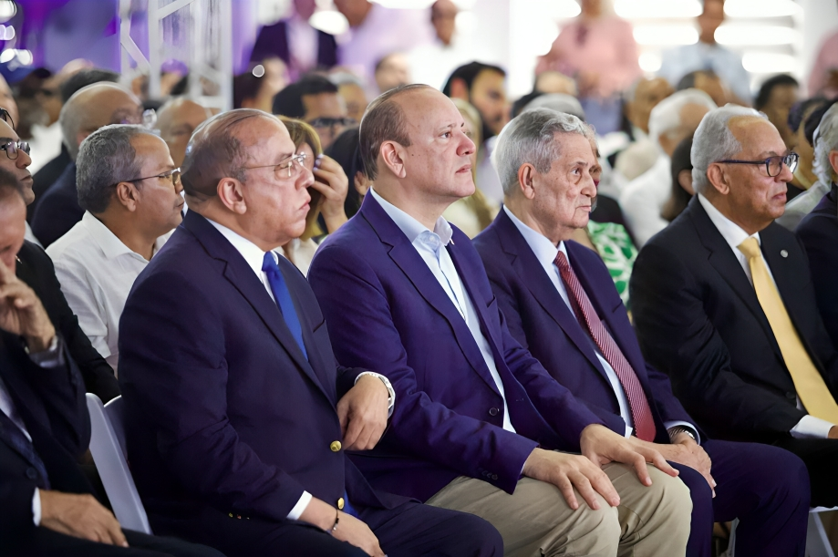 Reconocen a ocho personalidades destacadas en el sector salud del país