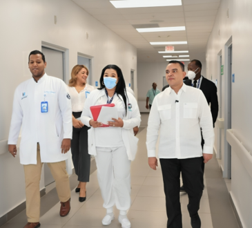 Dr. Julio Landrón supervisa áreas clave del Hospital Mario Tolentino Dipp durante visita sorpresa