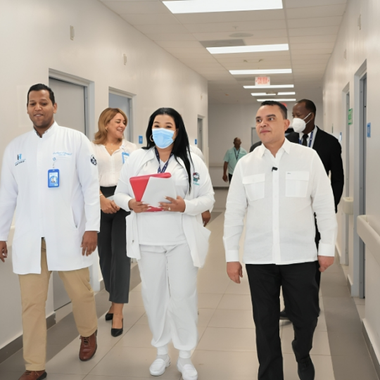 Dr. Julio Landrón supervisa áreas clave del Hospital Mario Tolentino Dipp durante visita sorpresa