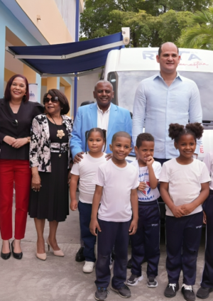 El INABIE interviene Sabana Perdida con jornada de salud en beneficio de más de 1,000 estudiantes