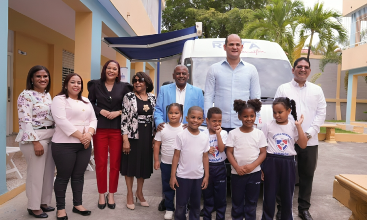 El INABIE interviene Sabana Perdida con jornada de salud en beneficio de más de 1,000 estudiantes