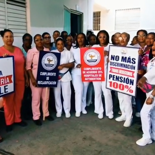 Gremios de enfermería del hospital Matías Ramón Mella realizan paro de labores en demanda de cumplimiento de acuerdos con el SNS