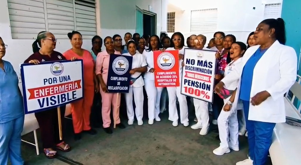 Gremios de enfermería del hospital Matías Ramón Mella realizan paro de labores en demanda de cumplimiento de acuerdos con el SNS