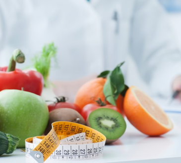 Experta de Mayo Clinic ofrece estrategias nutricionales para manejar náuseas, cambios de peso y alteraciones del gusto durante tratamiento oncológico
