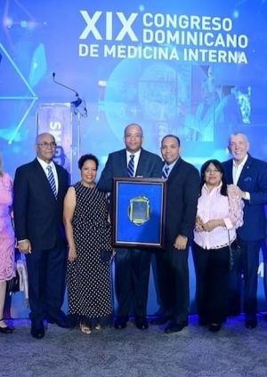 Doctor Fausto Hiraldo Zabala es reconocido por sus aportes y trayectoria en medicina interna