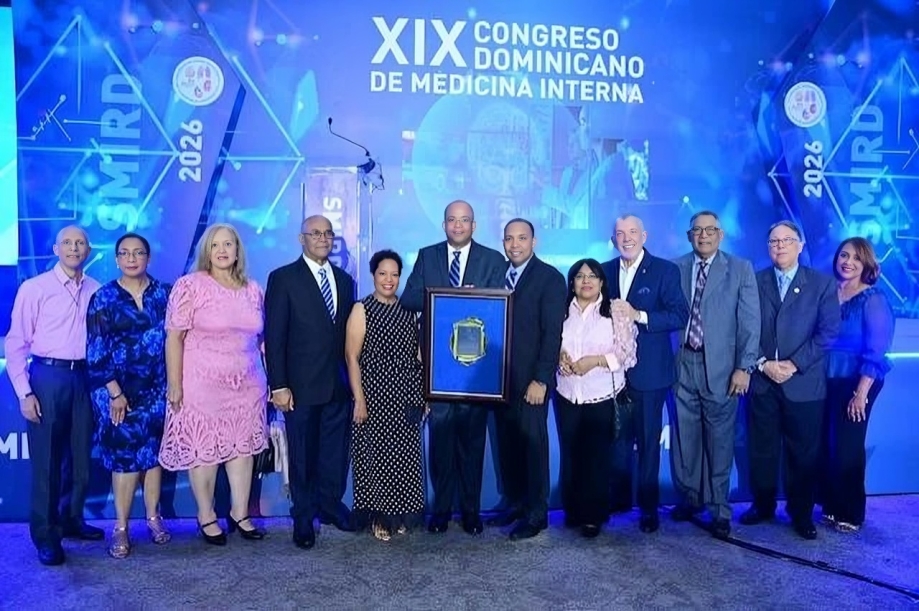 Doctor Fausto Hiraldo Zabala es reconocido por sus aportes y trayectoria en medicina interna