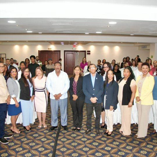 Servicio Regional de Salud Ozama realiza taller para garantizar medicamentos e insumos suficientes para 2027