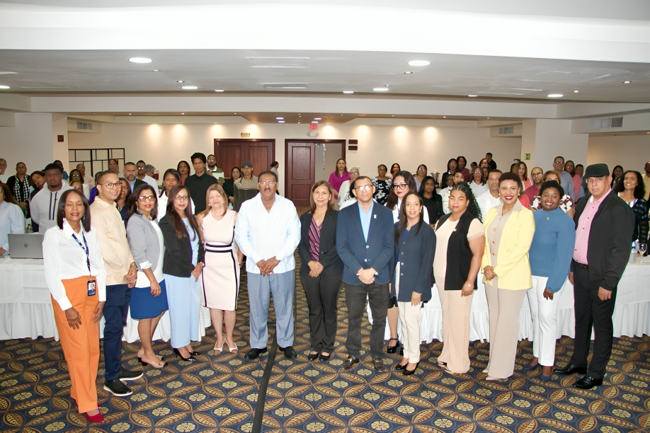 Servicio Regional de Salud Ozama realiza taller para garantizar medicamentos e insumos suficientes para 2027
