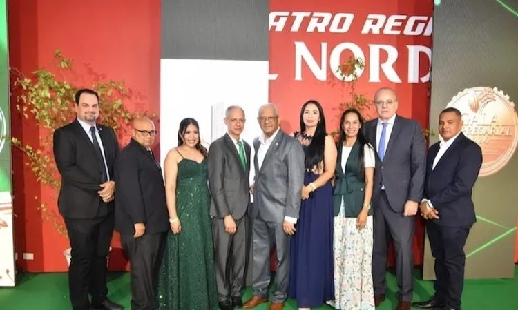 HOMS recibe reconocimiento por su trayectoria y aportes al sector salud en la región del Cibao durante Gala Empresarial 2026
