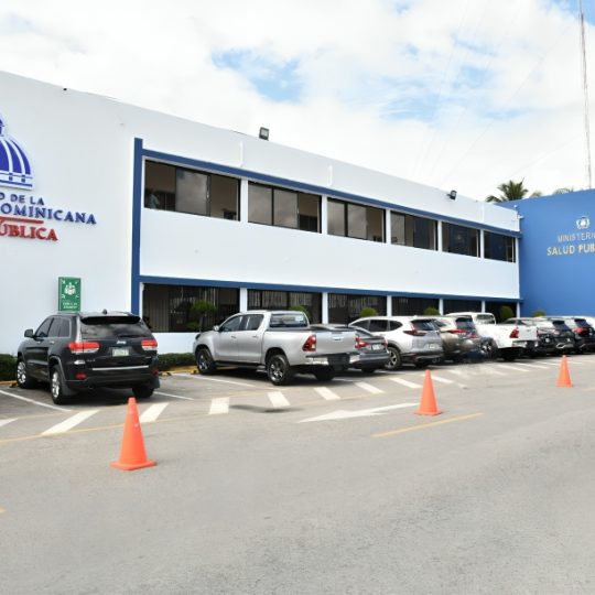Ministerio de Salud emite medidas preventivas ante brote de Ébola en África y establece monitoreo a viajeros
