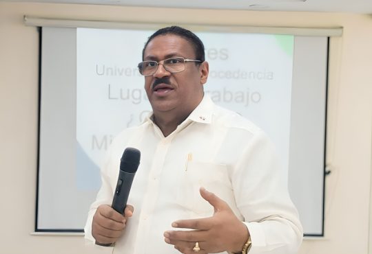 El SRSO realiza inducción a decenas de nuevos médicos pasantes