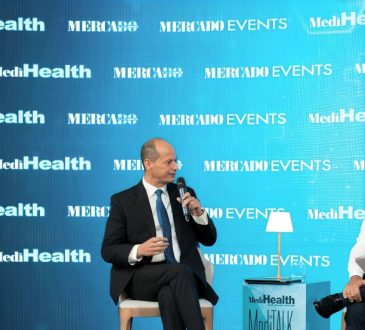 Santiago fortalece cultura de calidad y turismo médico con panel sobre acreditaciones internacionales en salud