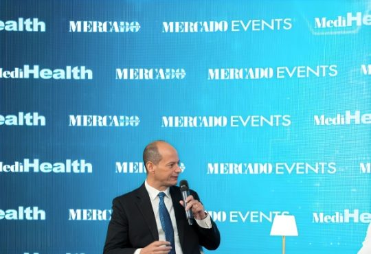 Santiago fortalece cultura de calidad y turismo médico con panel sobre acreditaciones internacionales en salud