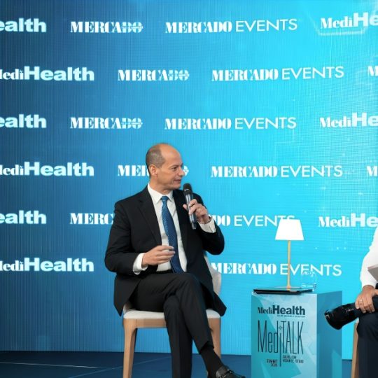 Santiago fortalece cultura de calidad y turismo médico con panel sobre acreditaciones internacionales en salud