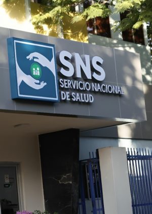 SNS elimina esquema de contratos privados en centros de salud y fortalece control institucional