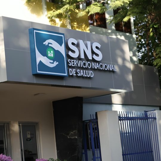 SNS elimina esquema de contratos privados en centros de salud y fortalece control institucional