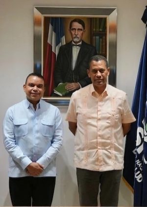 SNS e INDOTEL proyectan sistema único de historial clínico con cédula de identidad