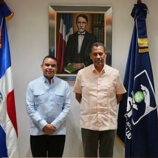 SNS e INDOTEL proyectan sistema único de historial clínico con cédula de identidad
