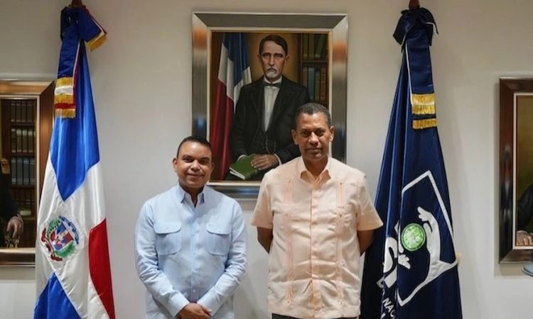 SNS e INDOTEL proyectan sistema único de historial clínico con cédula de identidad