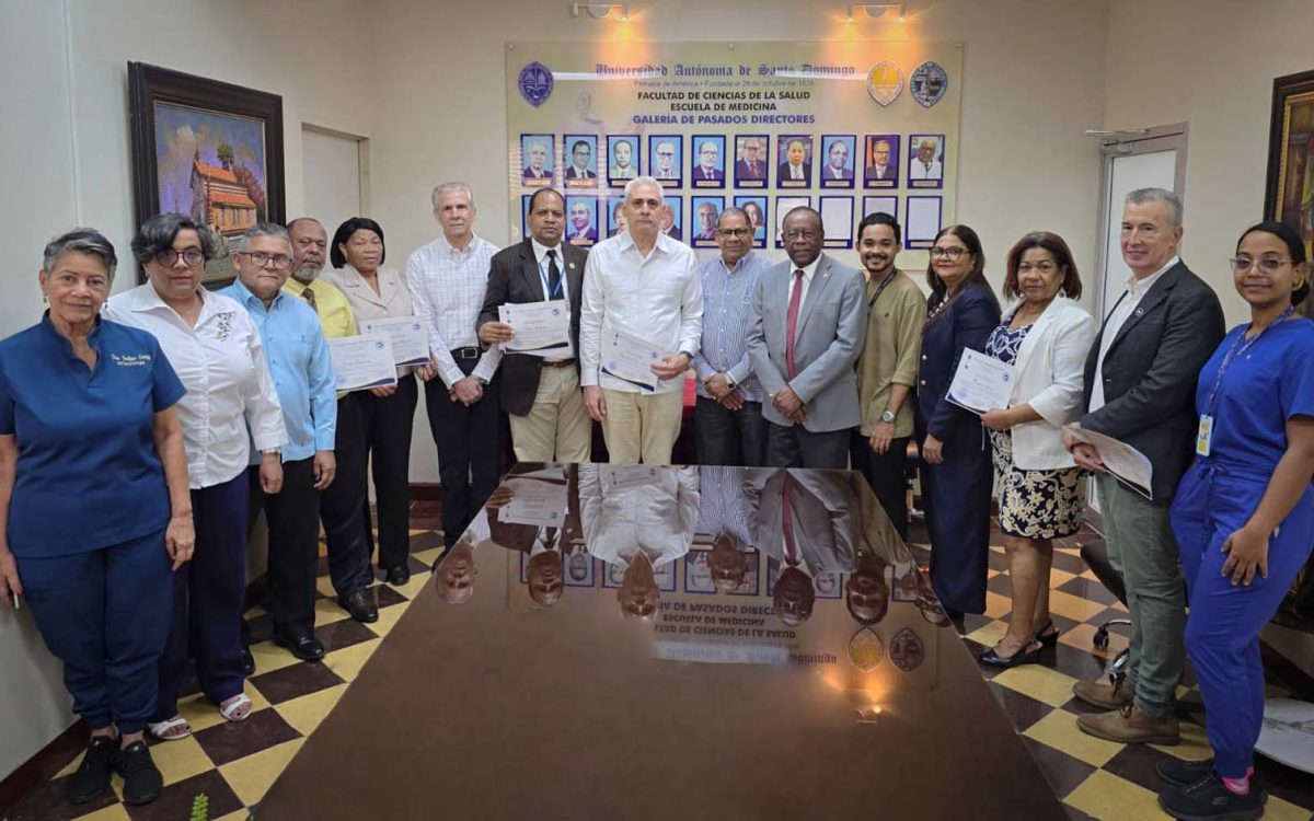 UASD reconoce a especialistas del Consejo Nacional de Drogas por su invaluable aporte a la formación de médicos