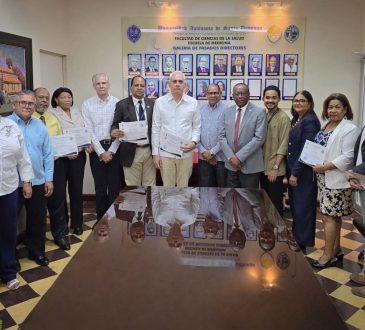 UASD reconoce a especialistas del Consejo Nacional de Drogas por su invaluable aporte a la formación de médicos