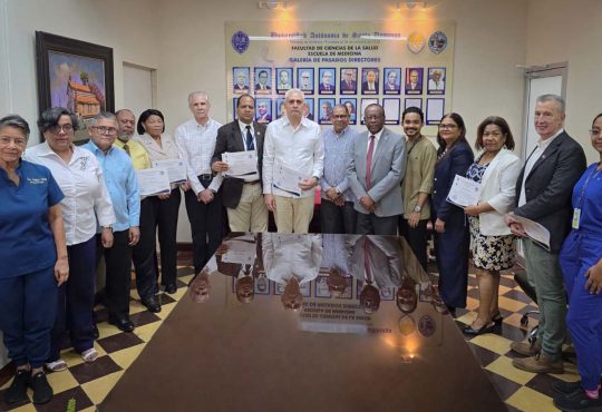 UASD reconoce a especialistas del Consejo Nacional de Drogas por su invaluable aporte a la formación de médicos