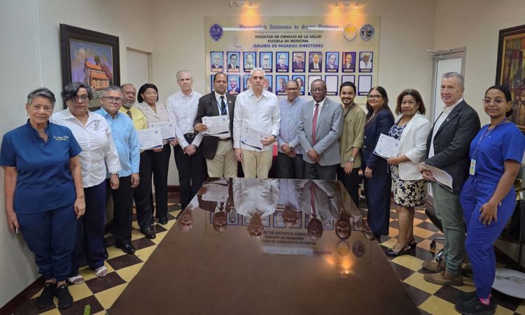 UASD reconoce a especialistas del Consejo Nacional de Drogas por su invaluable aporte a la formación de médicos