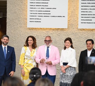 Dr. Julio Gonell Morel y su familia son incorporados como Guardianes de la Academia de la Fundación Madre y Maestra de la PUCMM