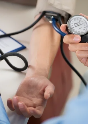 Especialista de Mayo Clinic advierte que hipertensión puede desarrollarse sin síntomas y destaca factores de estilo de vida que influyen en el riesgo