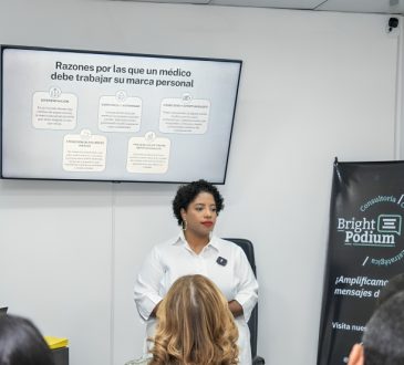 Especialista alerta sobre riesgos de desinformación en internet y exhorta a médicos a ocupar espacios digitales con contenido ético y riguroso