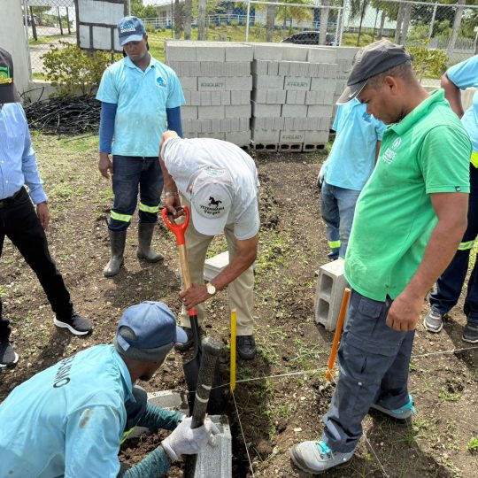 RESIDE y Ministerio de Agricultura impulsan rehabilitación de huerto comunitario para fortalecer la huertoterapia