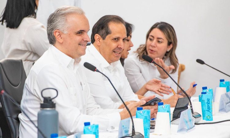 Ministro de Salud destaca avances que consolidan a Santiago como referente nacional en salud pública preventiva