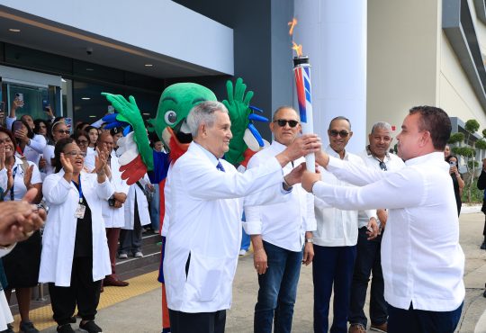 SNS recibe antorcha de Juegos Centroamericanos y del Caribe Santo Domingo 2026 y garantiza asistencia médica gratuita para atletas y visitantes SNS recibe antorcha de Juegos Centroamericanos y del Caribe Santo Domingo 2026 y garantiza asistencia médica gratuita para atletas y visitantes