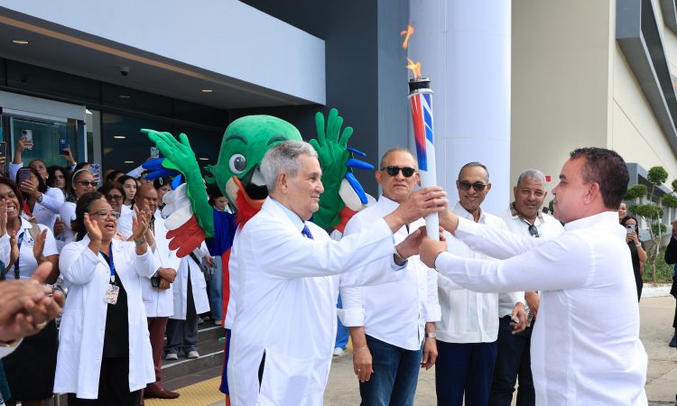 SNS recibe antorcha de Juegos Centroamericanos y del Caribe Santo Domingo 2026 y garantiza asistencia médica gratuita para atletas y visitantes SNS recibe antorcha de Juegos Centroamericanos y del Caribe Santo Domingo 2026 y garantiza asistencia médica gratuita para atletas y visitantes