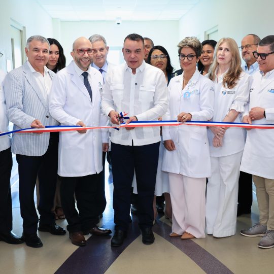 SNS inaugura primera unidad de cirugía intrauterina del país; bebés podrán ser operados antes de nacer de forma gratuita