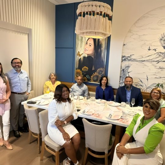 Cafarma RD presenta credenciales ante Sociedad Dominicana de Ginecología en desayuno científico
