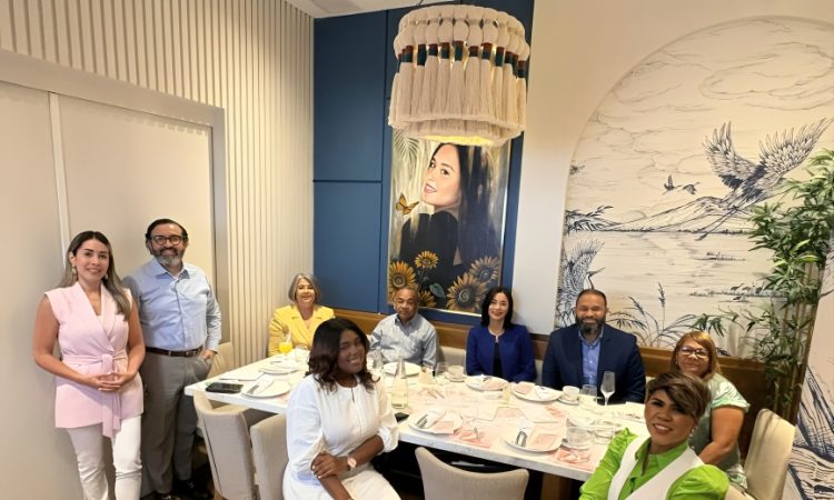 Cafarma RD presenta credenciales ante Sociedad Dominicana de Ginecología en desayuno científico