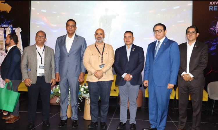 Director del SNS recibe dos reconocimientos durante Congreso Internacional de Ortopedia y Traumatología