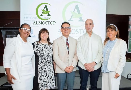 Dismenta presenta Almostop al sector salud dominicano