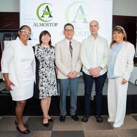 Dismenta presenta Almostop al sector salud dominicano