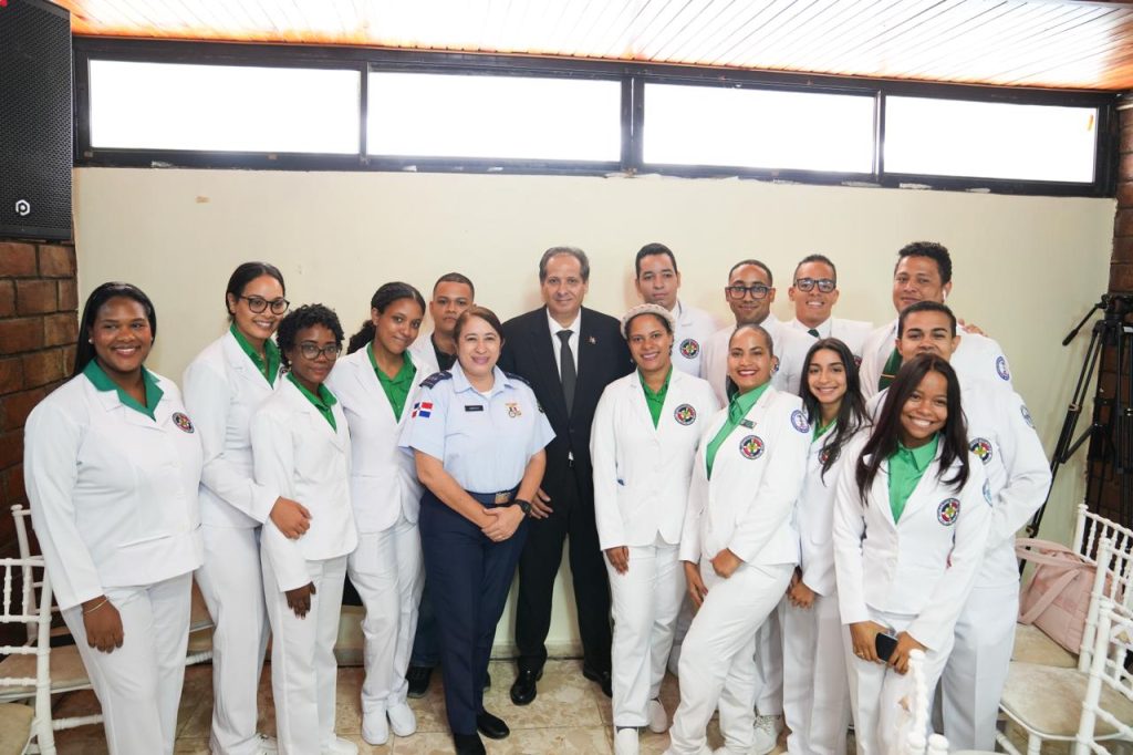 Salud Pública y CMD impulsan nueva generación de médicos especialistas para fortalecer el sistema de salud