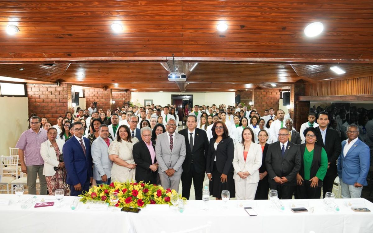 Salud Pública y CMD impulsan nueva generación de médicos especialistas para fortalecer el sistema de salud