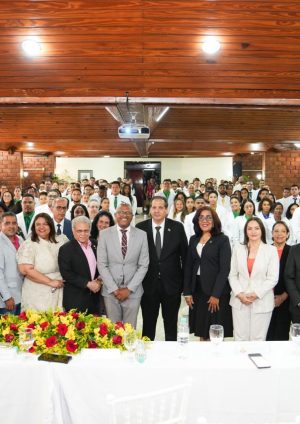 Salud Pública y CMD impulsan nueva generación de médicos especialistas para fortalecer el sistema de salud